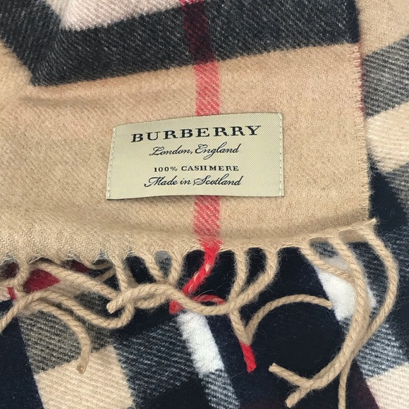 NWT Burberry Reversible Cashmere Scarf - Picture 6 of 6